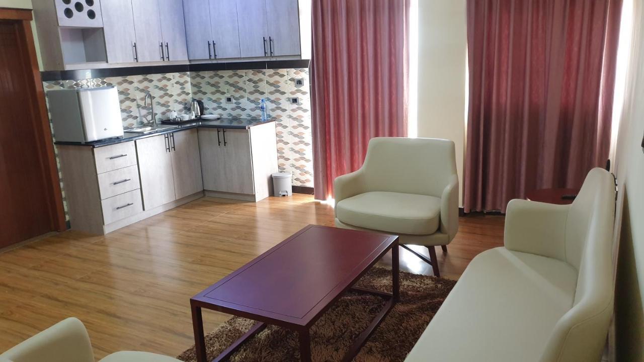 Moonlight Hotel Адис Абеба Екстериор снимка