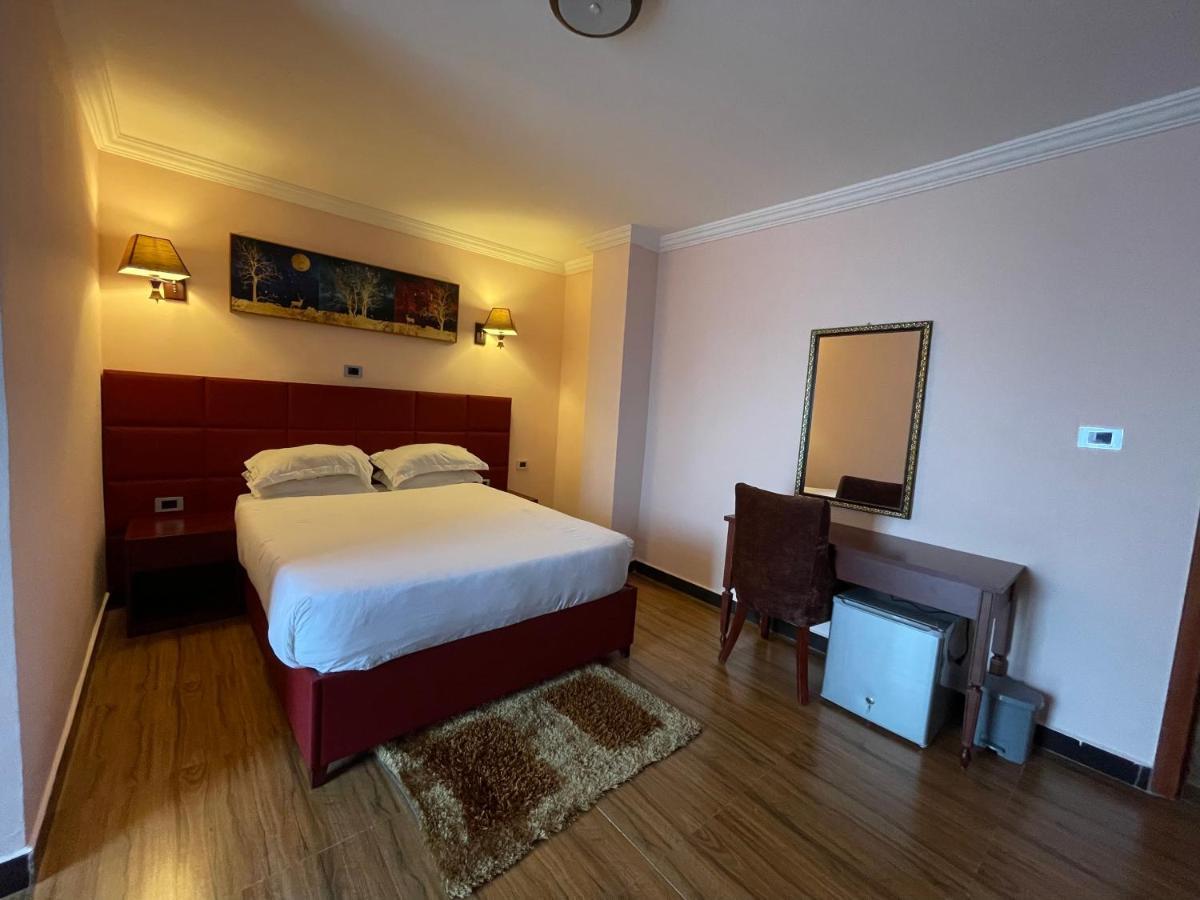 Moonlight Hotel Адис Абеба Екстериор снимка