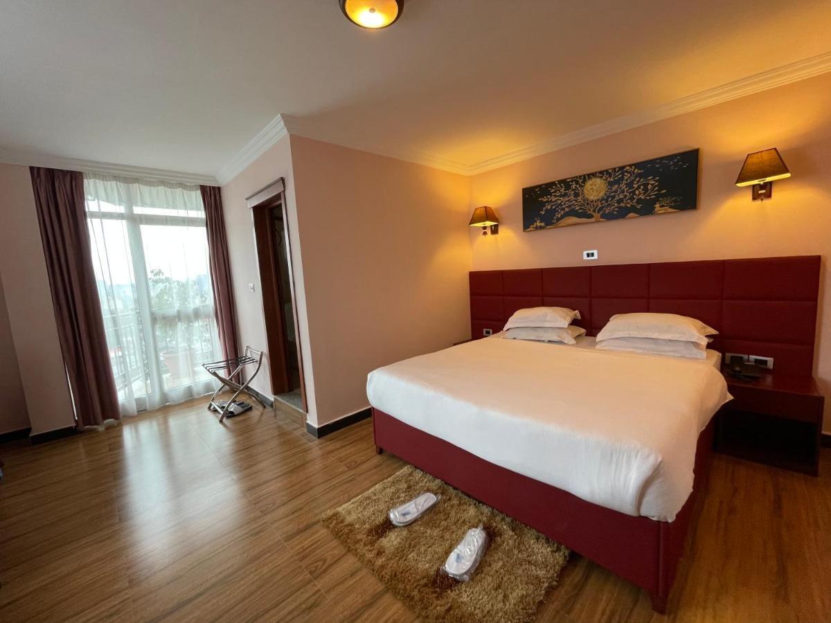 Moonlight Hotel Адис Абеба Екстериор снимка