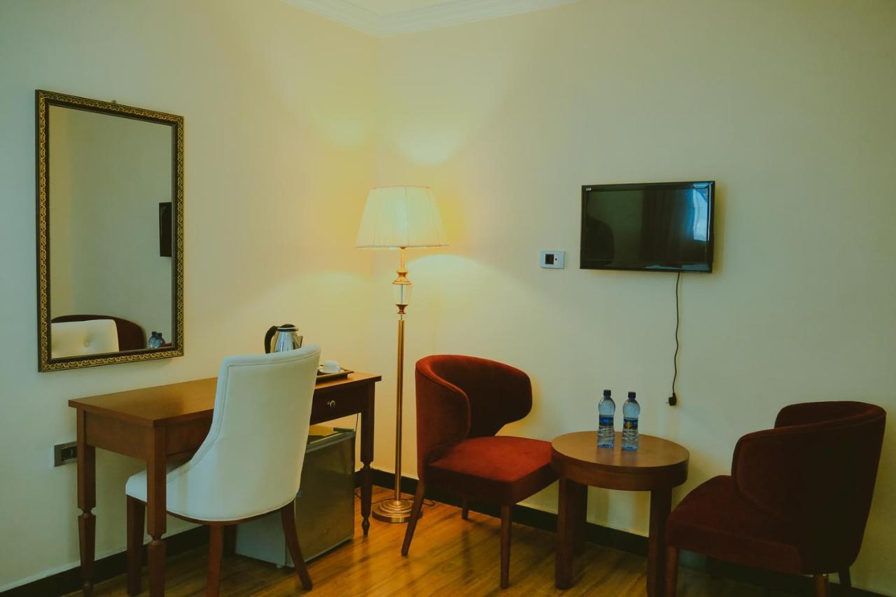 Moonlight Hotel Адис Абеба Екстериор снимка