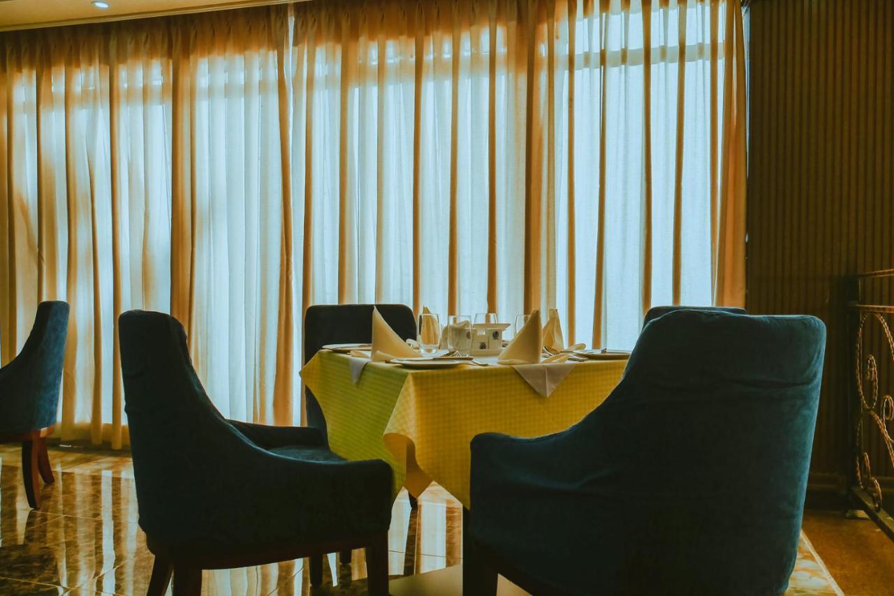 Moonlight Hotel Адис Абеба Екстериор снимка