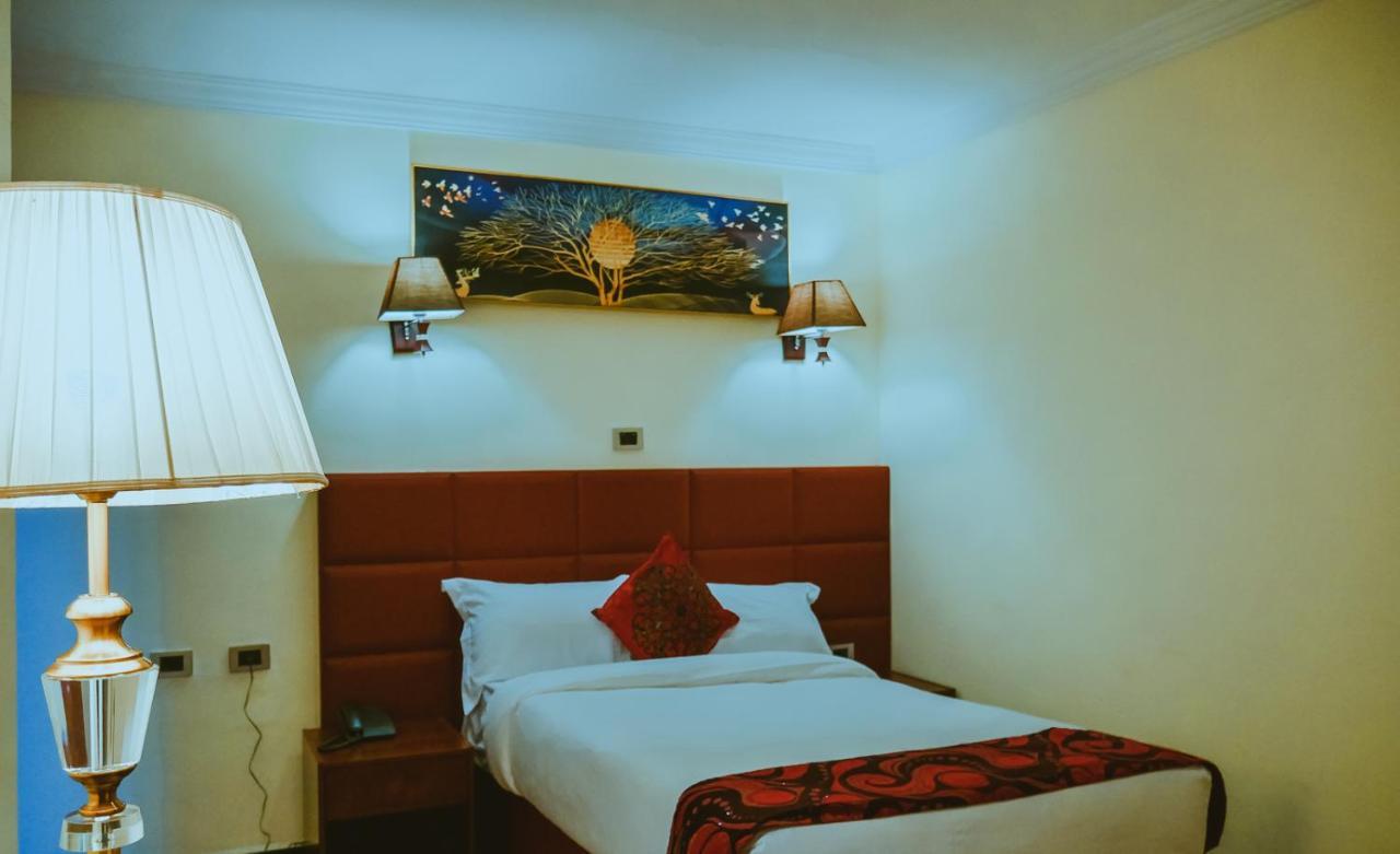 Moonlight Hotel Адис Абеба Екстериор снимка