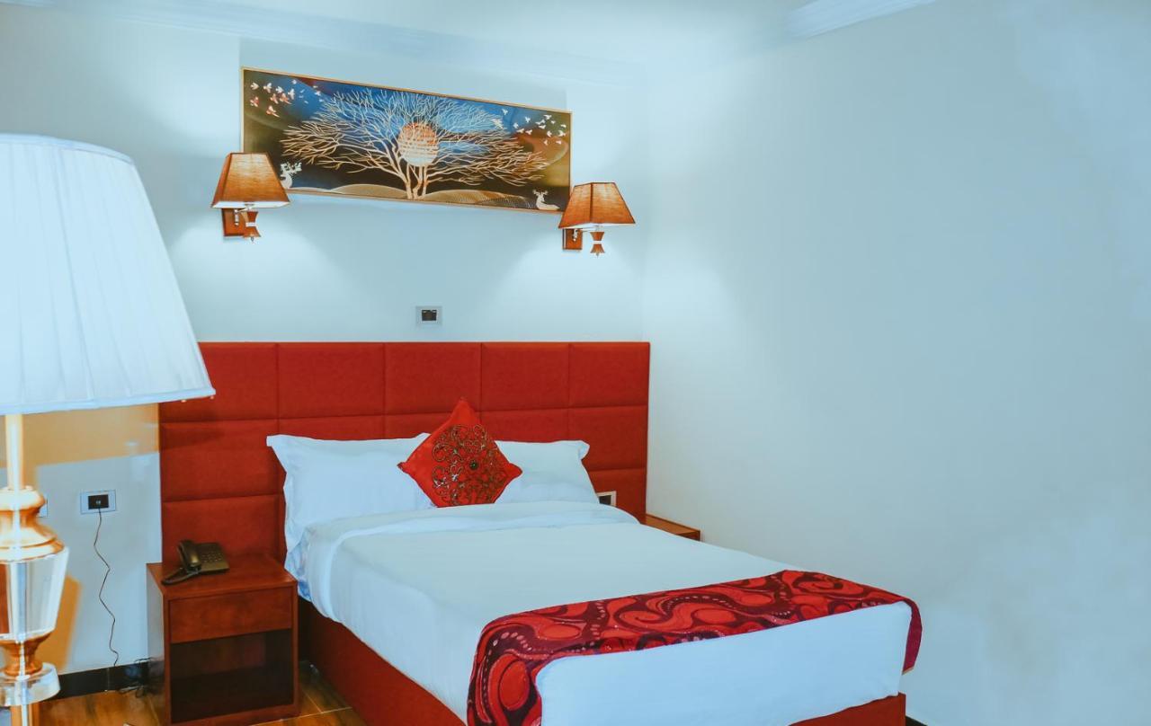 Moonlight Hotel Адис Абеба Екстериор снимка